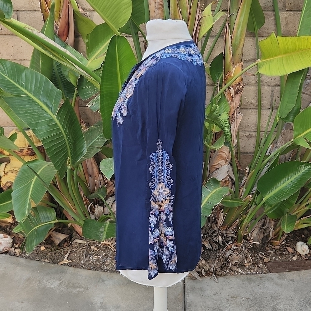 Johnny Was Navy Blue Floral Embroidered Peasant Blouse Top XS - Picture 2 of 10